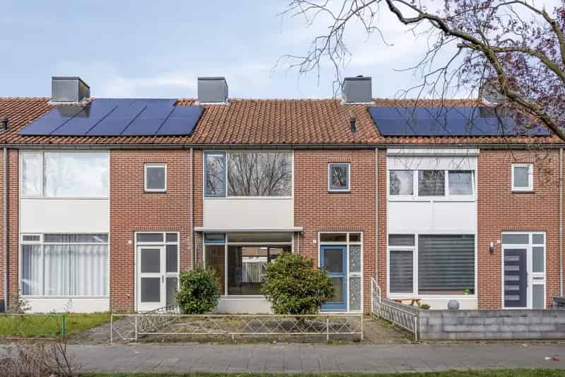 Huis te koop Tilburg Violethof: 4 slaapkamers, tuin en berging