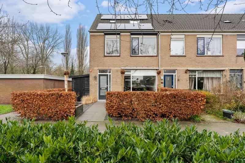 5 Slaapkamers Ruime Hoekwoning Tuin Veranda Ridderkerk