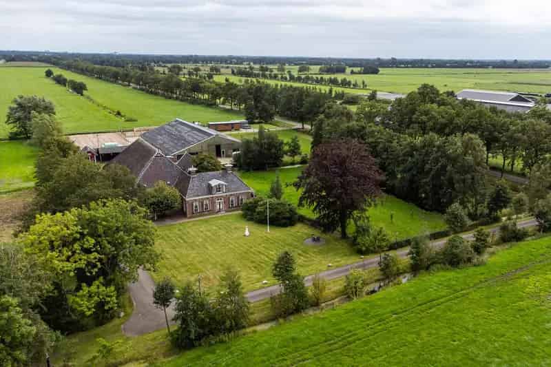Monumentale Boerderij met Dubbele Bewoning en Paardenstalling