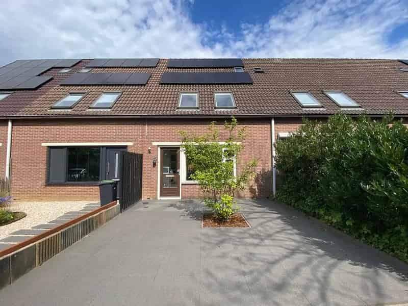 Gerenoveerde Tussenwoning met Kantoor en Garage te Nijmegen