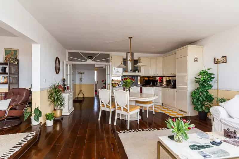 3-kamer appartement Den Haag Kraayenstein  86m2  Balkon  Jacuzzi