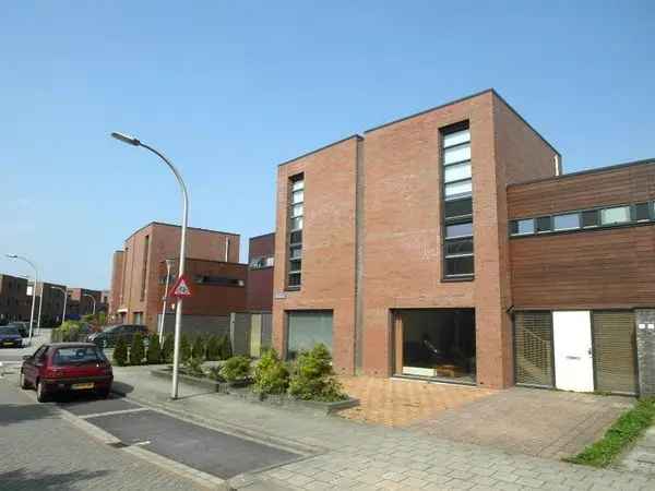 Huren woning: Reageer via Funda of Pararius