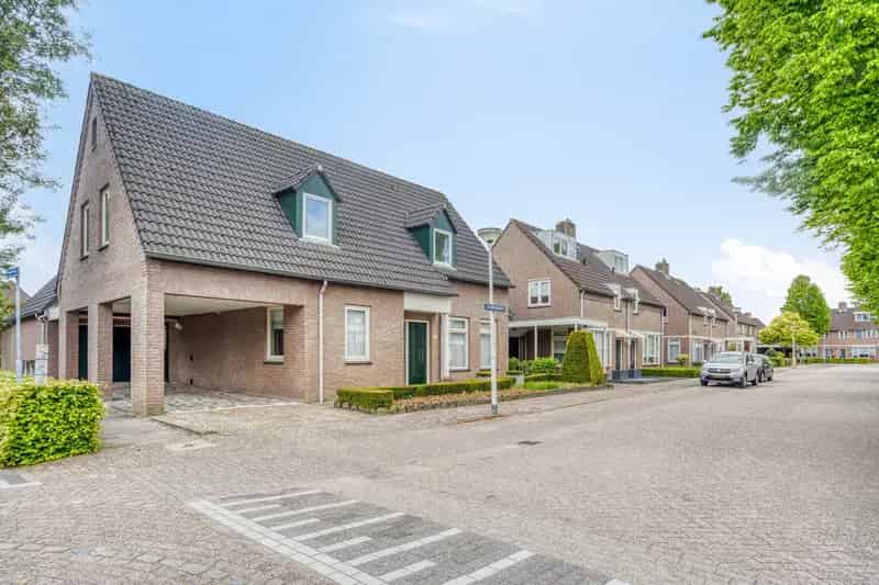 Vrijstaande woning Middelbeers: Ruime woning met tuin en garage