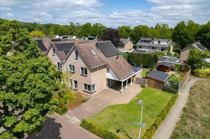 Ruime 5 Slaapkamer Huis te koop Diepenveen