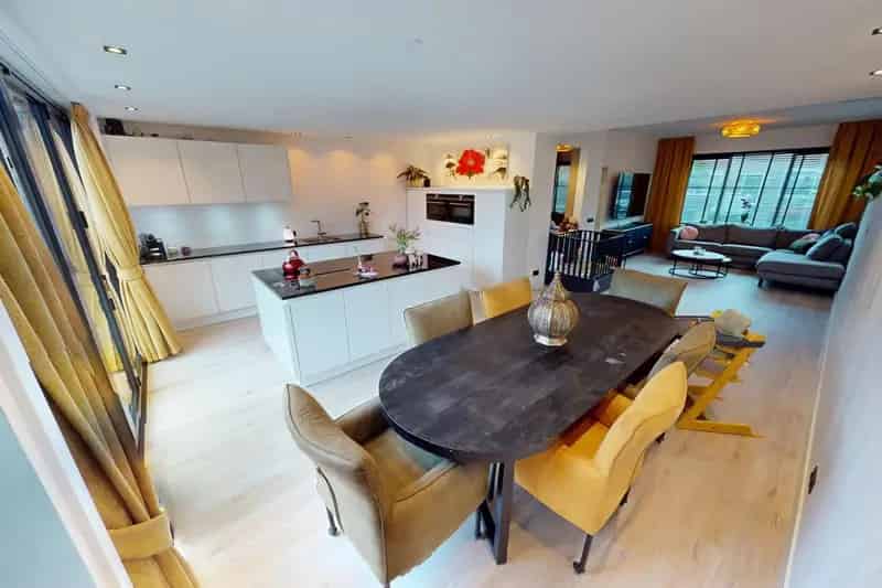 5 Slaapkamers Hoekwoning Uitgebouwd Luxe Keuken Grote Tuin