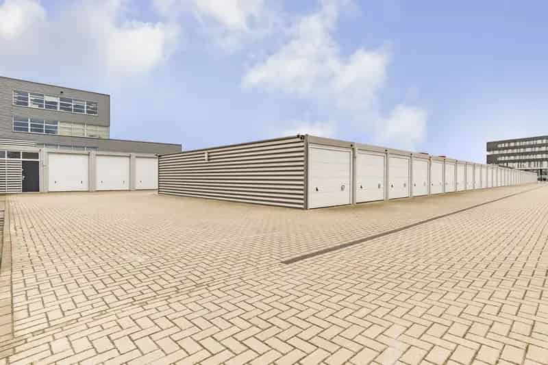 Garagebox te koop Haarlem - Ruime opslag, werkplaats of stalling