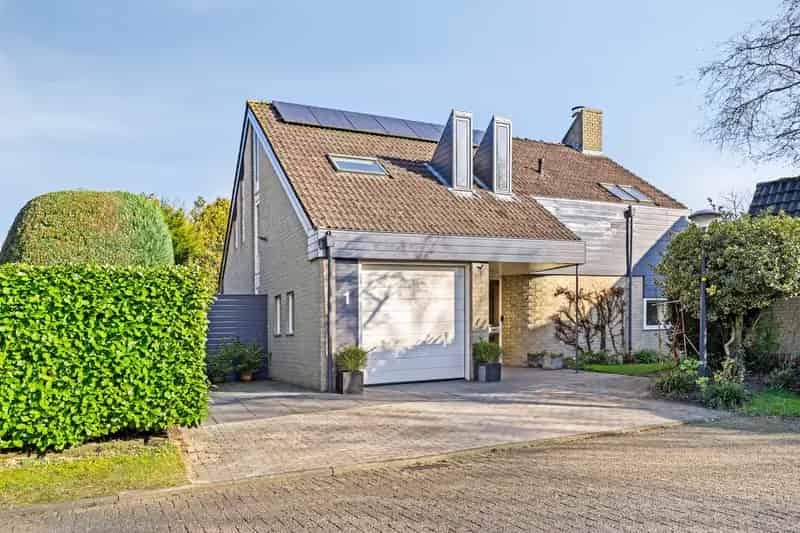 Ruime Villa te Koop nabij Matenpark Apeldoorn