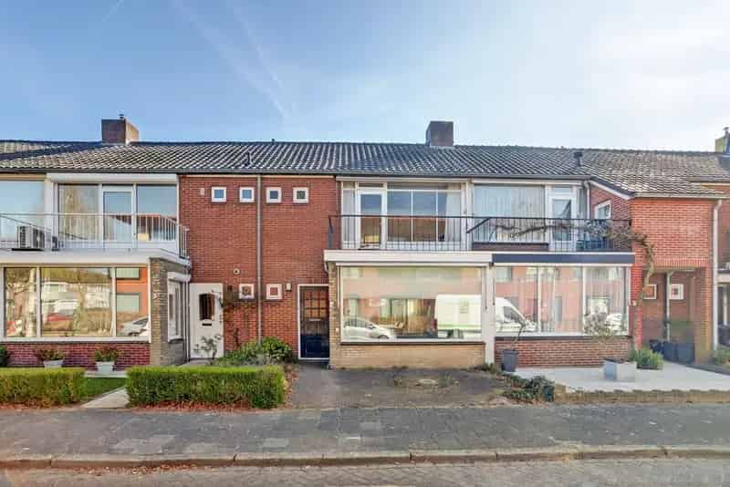 Tussenwoning Vlijmen  Diepe Tuin 3 slaapkamers  Renovatie
