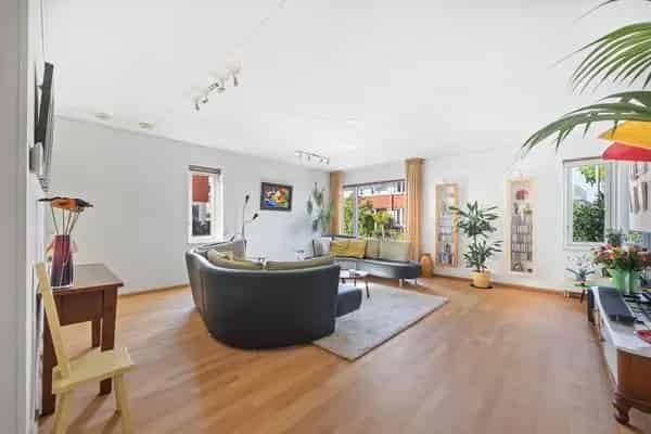Moderne Tweekapper Den Haag 4 slaapkamers Luxe Badkamer Grote Tuin