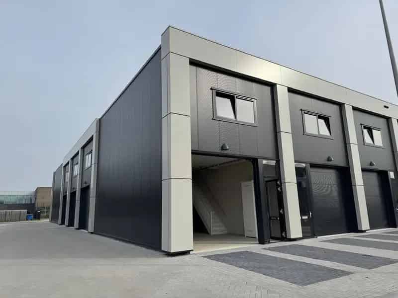 Bedrijfshal Zuidland te huur of te koop 136m2