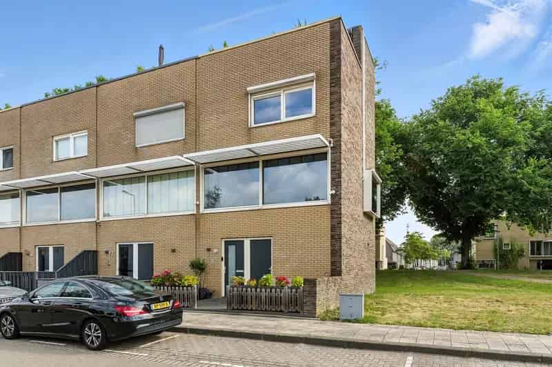 Moderne Eindwoning Hoogvliet 3 Slaapkamers Tuin Dakterras