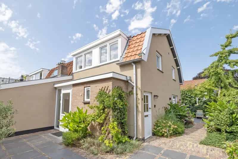 Huis te koop Bussum: Gerenoveerde hoekwoning 3 slaapkamers