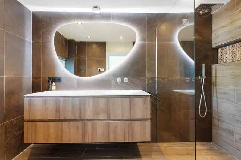 Huis te koop Almere: Ruime Hoekwoning 203m2 met Kantoor/praktijk