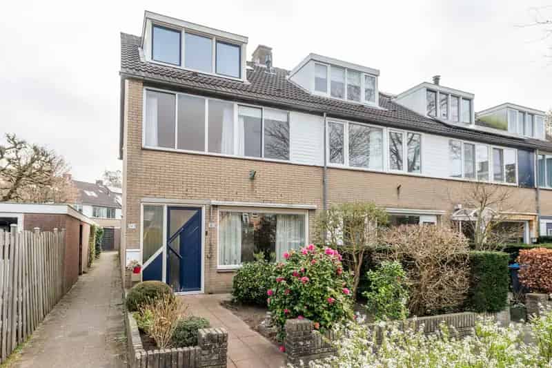 Huis te koop Eemnes: Ruime 4 Slaapkamers, Zonnige Tuin