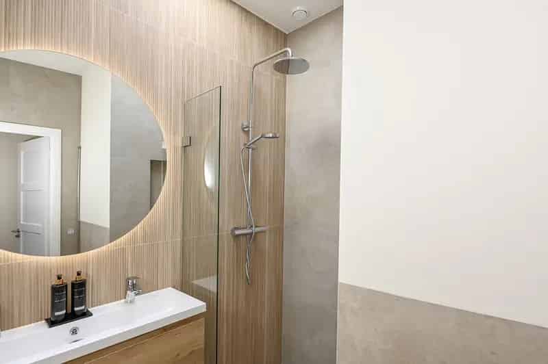 Gerenoveerd 5-kamer Appartement Den Haag 3 slaapkamers balkon gasloos