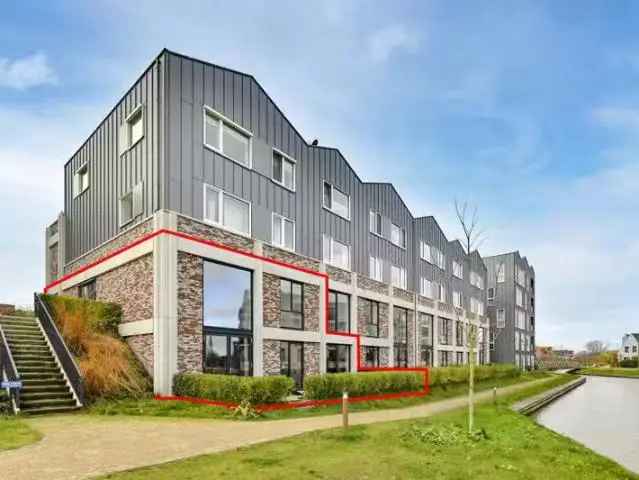 Appartement Muiden: Aan het water gelegen maisonnette met ruim terras