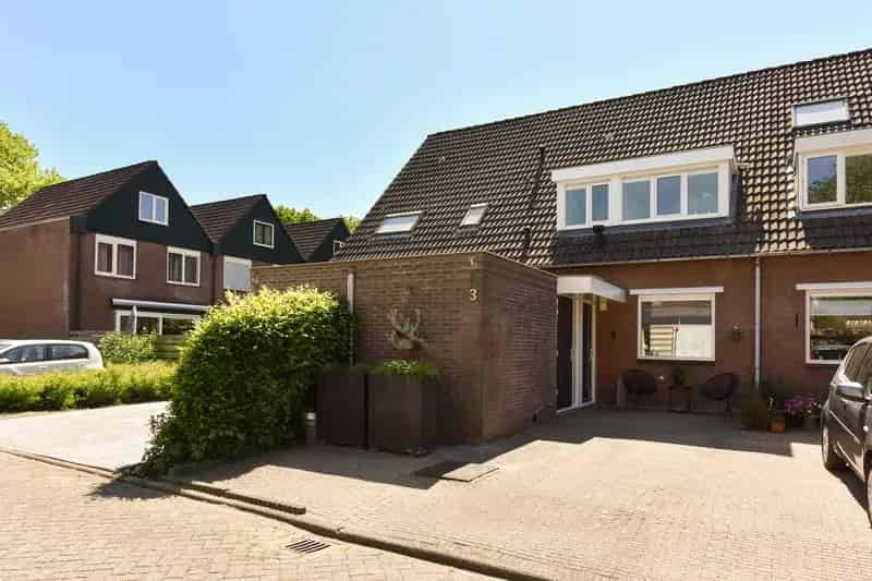 Huis te koop Mijdrecht: Ruime gezinswoning met 4 slaapkamers en 8 zonnepanelen