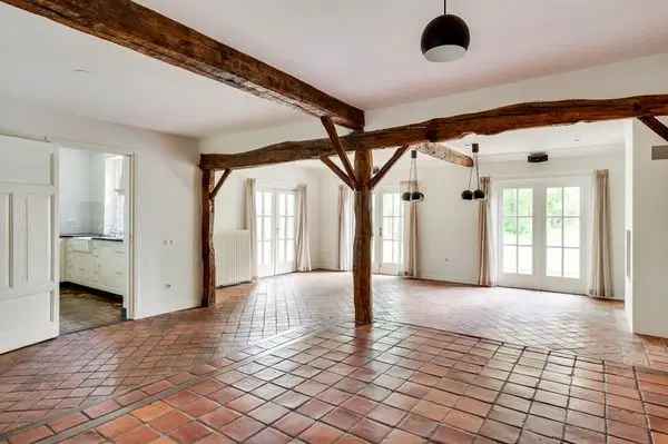 Woonboerderij 5 slaapkamers 2 badkamers 370m2