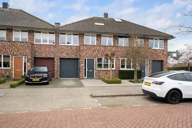 Royale 2-onder-1-kapwoning Ter Leede