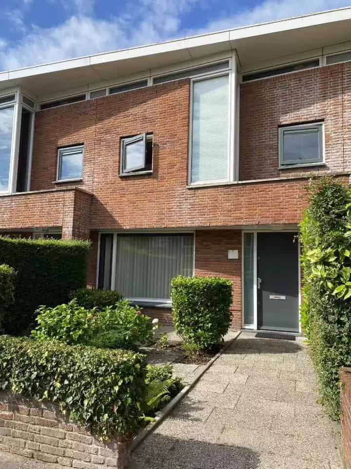 Ruime 3-laagse woning Ypenburg nabij tram 15 en 19