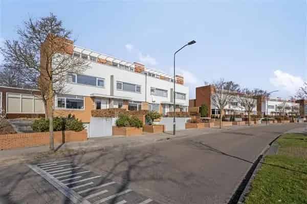 Ruime gezinswoning Genoenhuis 4 slaapkamers grote tuin garage