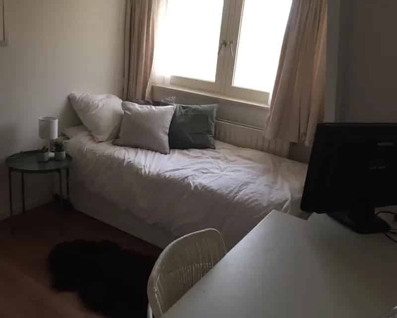 Luxe Kamer in Klooster met Gedeelde Badkamers