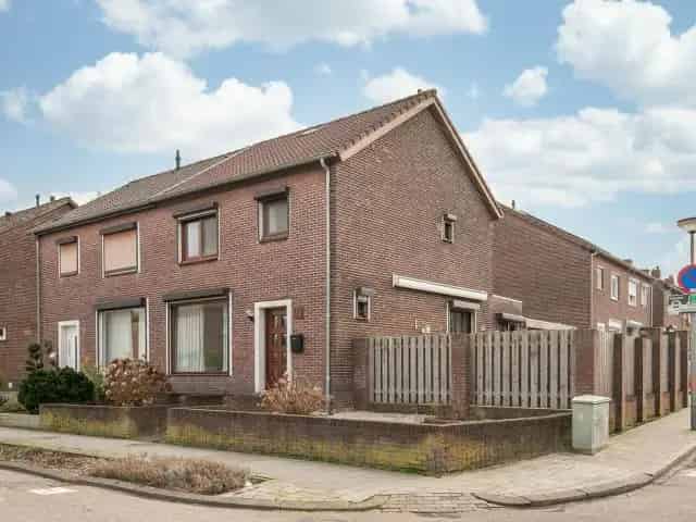 Ruime Hoekwoning Waubach 4 slaapkamers Dubbele Garage