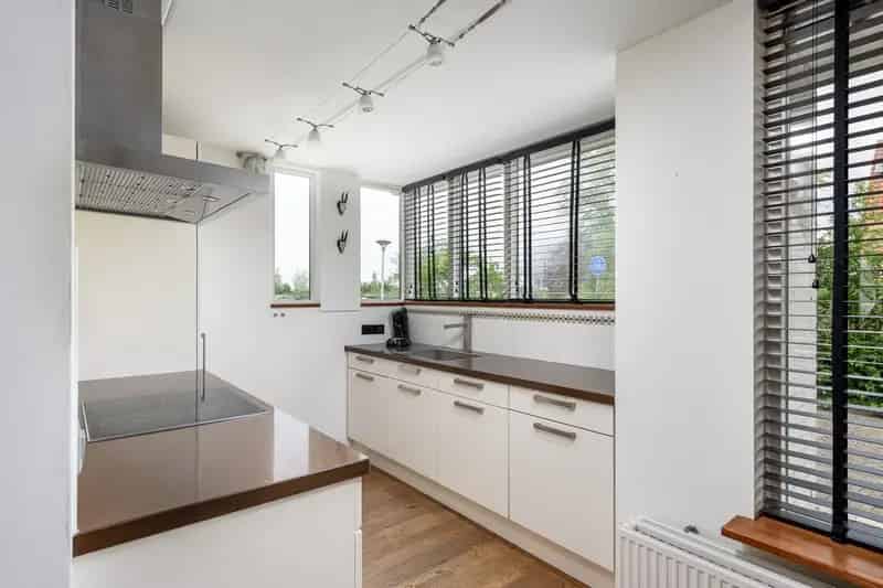 Ruime 5-kamer 2-onder-1-kap woning Almere Kruidenwijk