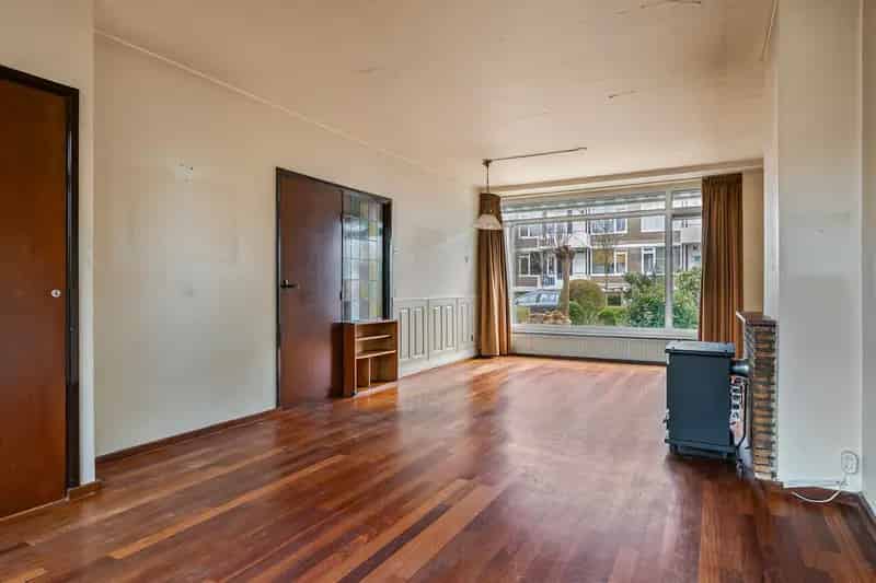 Ruime Tussenwoning Oegstgeest 4 slaapkamers Garage Tuin Moderniseren