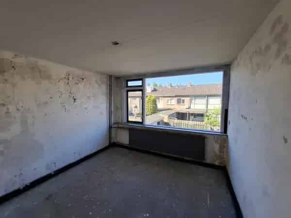 Een gezinswoning in Spijkenisse met 3 slaapkamers en tuin