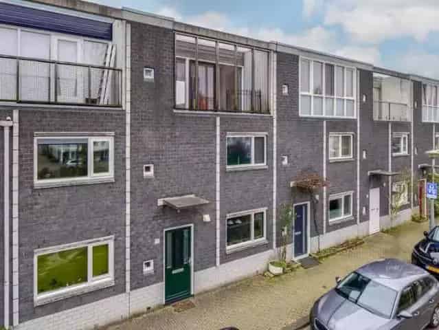 Royaal Middenwoning Nieuw-Sloten 4 Slaapkamers Zonnepanelen