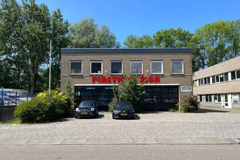 Bedrijfshal te Huur Den Haag 935m²
