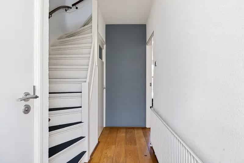 Huis te koop Naarden: Ruime hoekwoning met garage en tuin