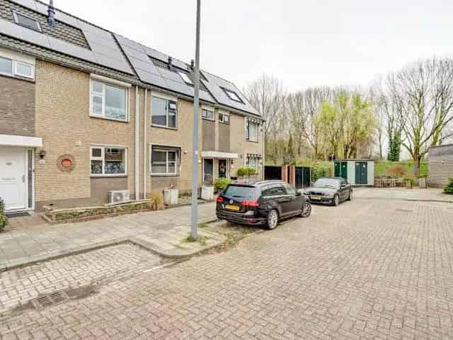 Ruime woning 4 slaapkamers Hoogvliet