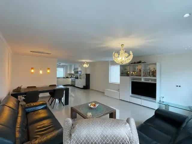 Te Huur: Hoekwoning 3 slaapkamers 2 badkamers Amstelveen Westwijk
