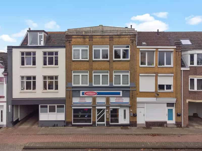 Winkelruimte met Bovenwoning 2 Huisnummers Multifunctioneel