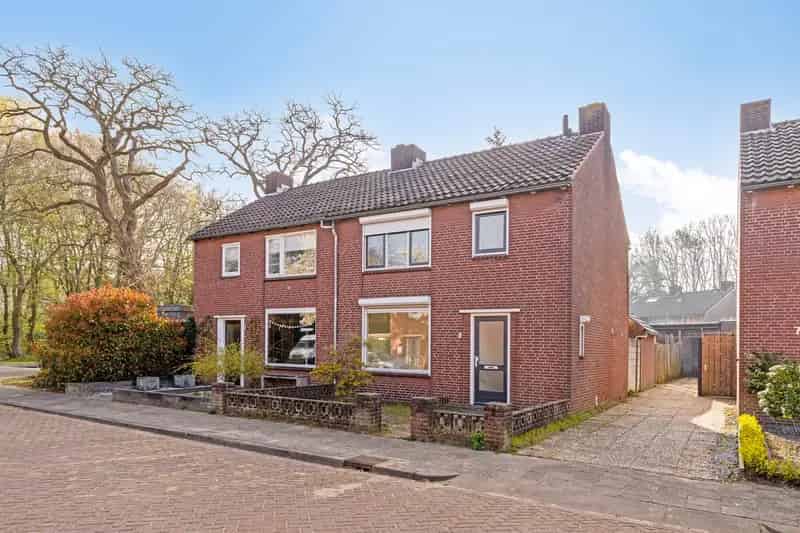 Huis te koop Deken Oomenstraat Dongen: Kluswoning met potentie