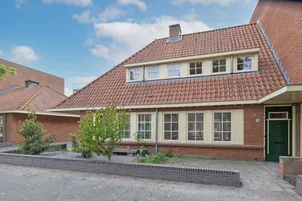 Ruime eengezinswoning Hilversum - Dudok stijl