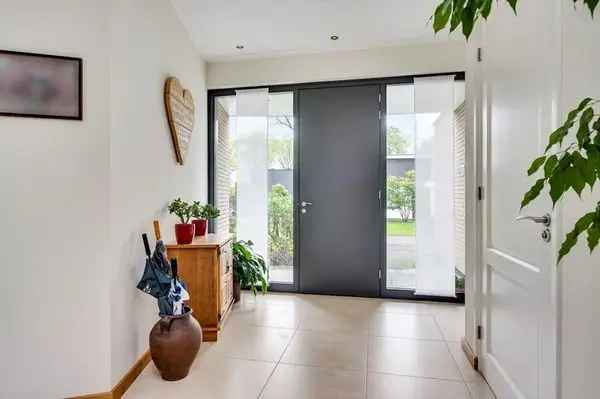 Luxe Villa 3 slaapkamers Grote Garage Kelder 30 Zonnepanelen