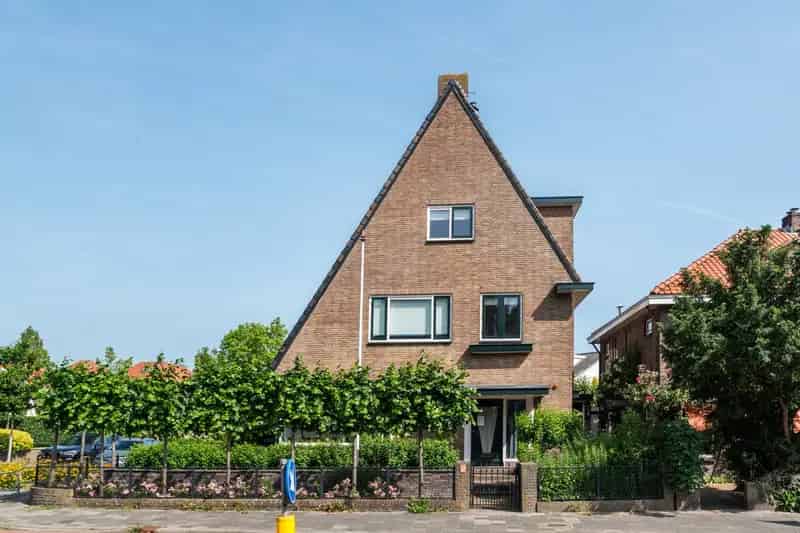 Jaren 30 woning Tiel 231m2 5 slaapkamers 2 badkamers Tuin