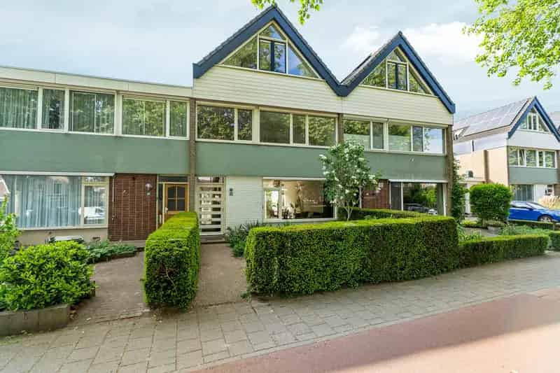 Huis te koop Nijmegen St Anna 6 slaapkamers diepe tuin