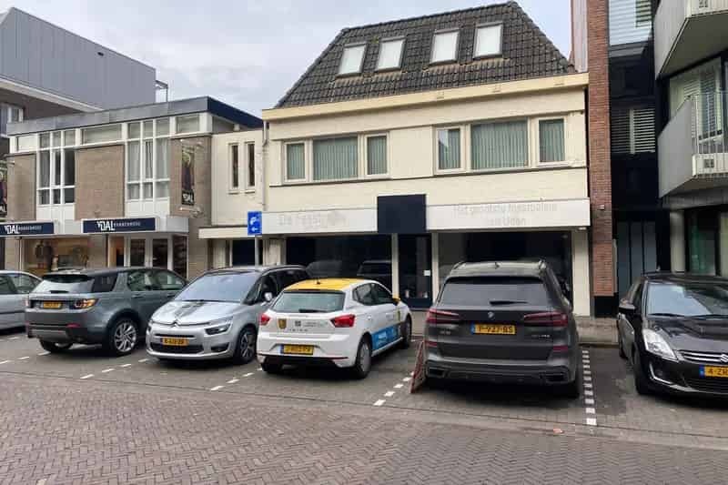Winkel te Huur Uden Centrum 270m2 Magazijn