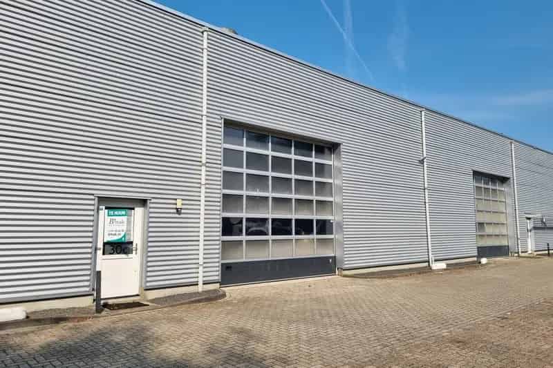Bedrijfshal te huur Sleeuwijk  225m2 bedrijfsruimte 245m2 kantoor