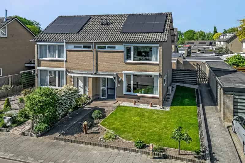 Ruime hoekwoning Doornenburg 3 slaapkamers 8 zonnepanelen Energielabel B