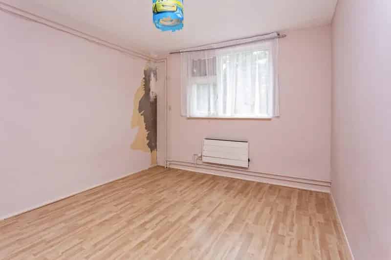 Ruime 4 Slaapkamers woning Batau Noord Carport Zonnepanelen