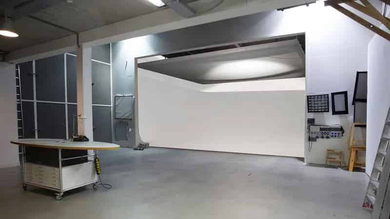 Bedrijfshal Amsterdam Kombuisweg 330m2 Kantoor 3 parkeerplaatsen