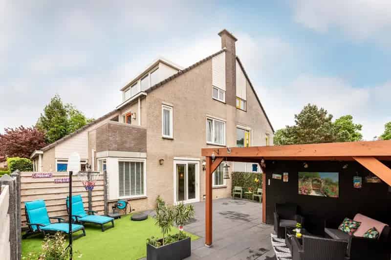 Kwadrantwoning Almere 4 slaapkamers moderne keuken tuin dakterras