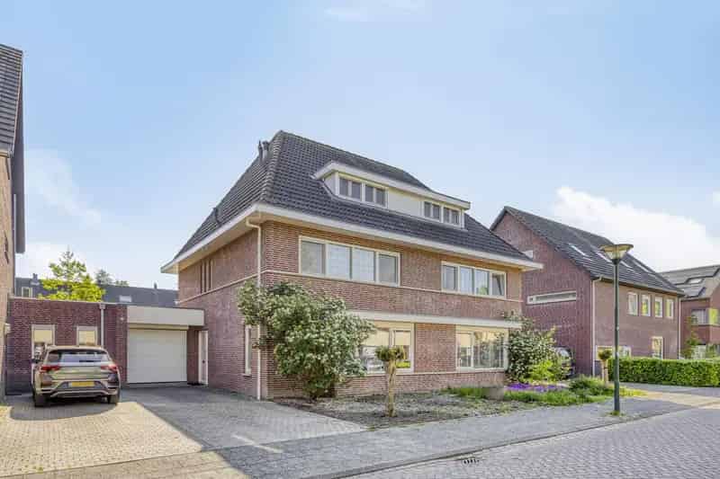 Moderne Tweekapper Jaren 30 Stijl Goirle 4 slaapkamers