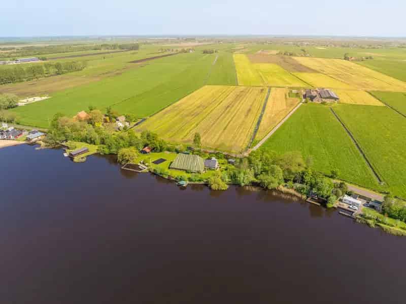 Riant Landhuis aan de Tjonger met Haven en Uitbreidingsmogelijkheden