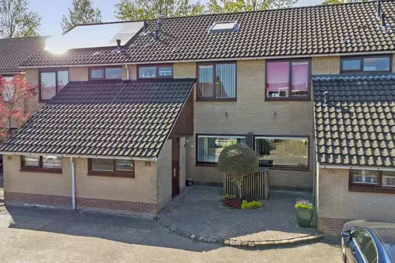 Ruime 4 Slaapkamers Eengezinswoning Water Grassenbuurt Tuin Aan Het Water